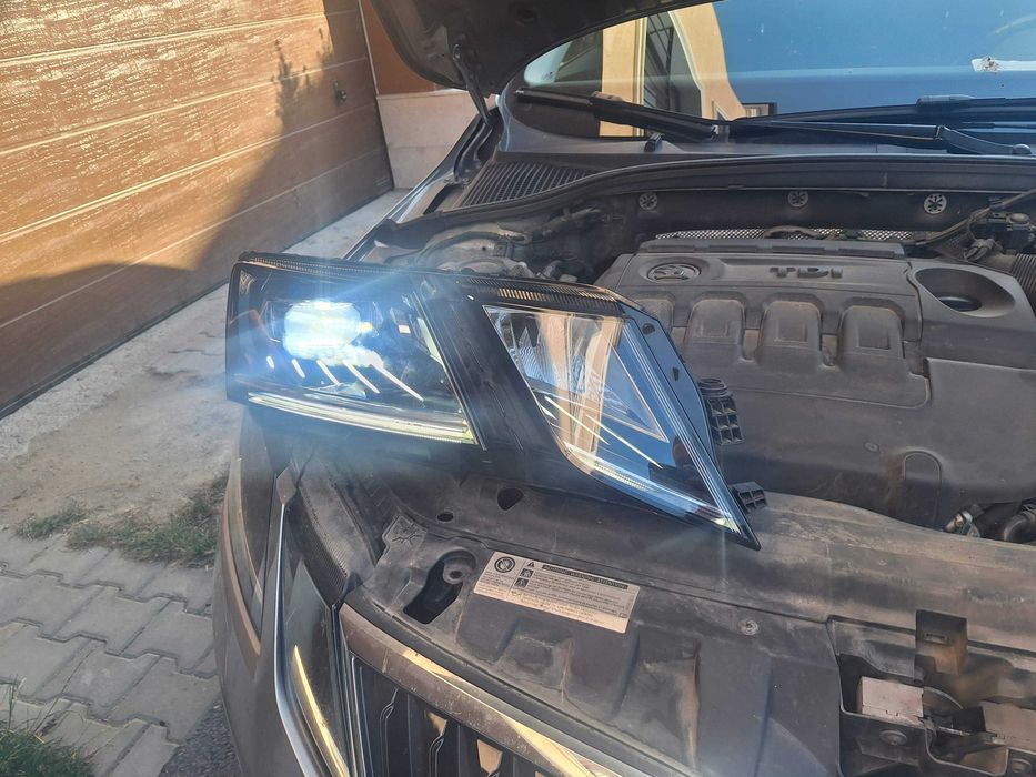 Фар Десен за Шкода Октавия оборудван