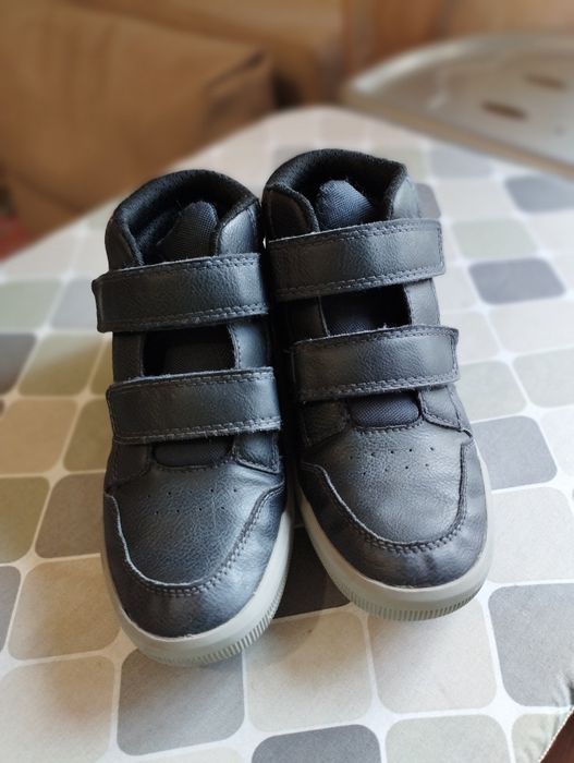 Высокие осенние кроссовки