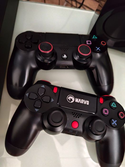 Playstation 4 със зарядно и два джойстика