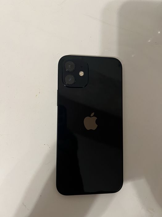 Продавам Iphone 12 ( Black ) 64gb