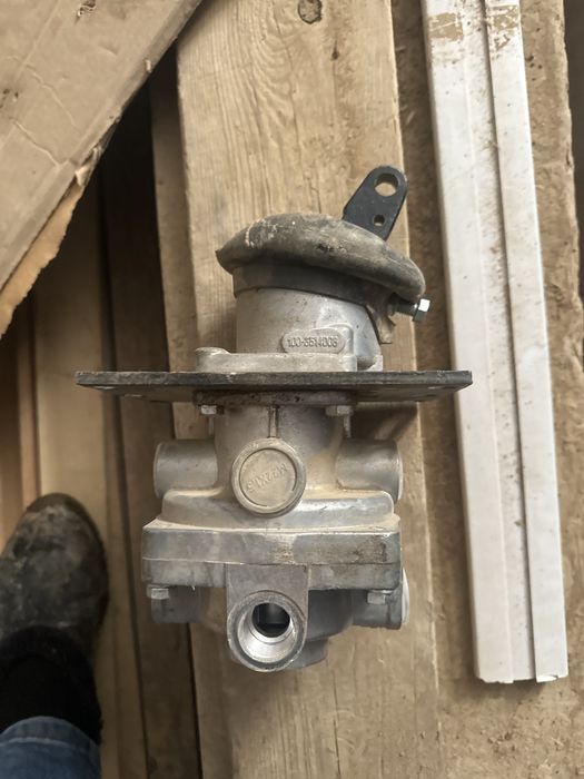 Тормазной кран на Камаз