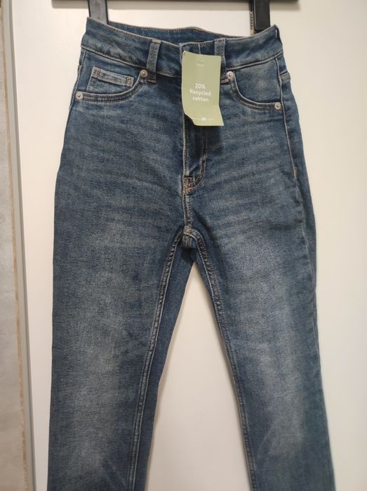 Дамски дънки на символични цени