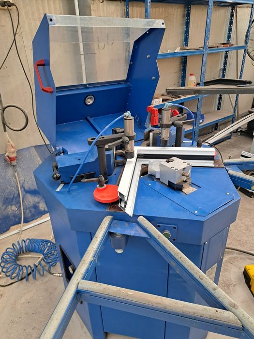 Masina , utilaj sertizat profile aluminiu