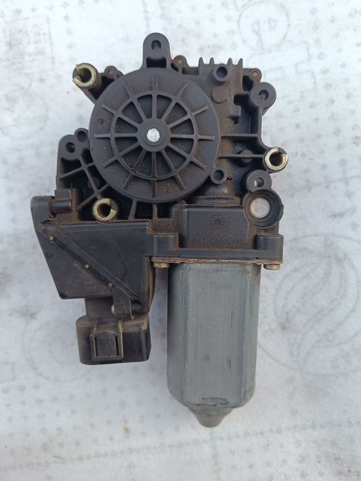 Моторчик электро стеклоподъёмника Ауди А4.