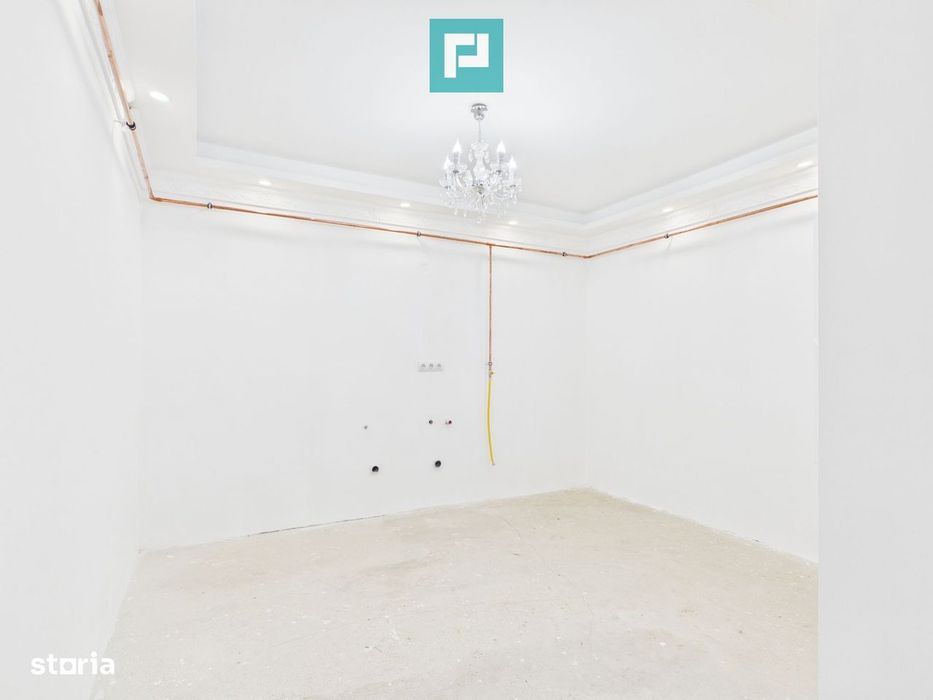 Casă renovată 4 camere si 1452 mp teren în Bătania