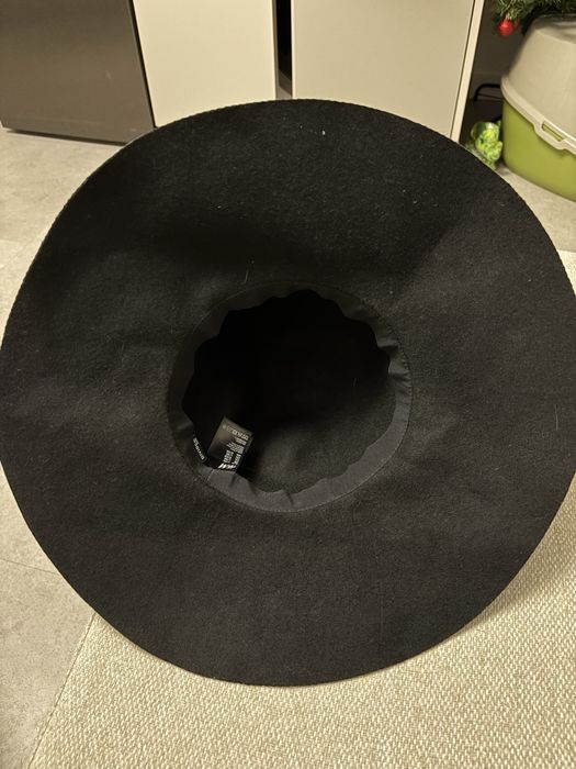 Вълнена шапка с периферия федора