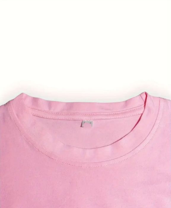 Футболка на девочку ,новая . Хлопок .