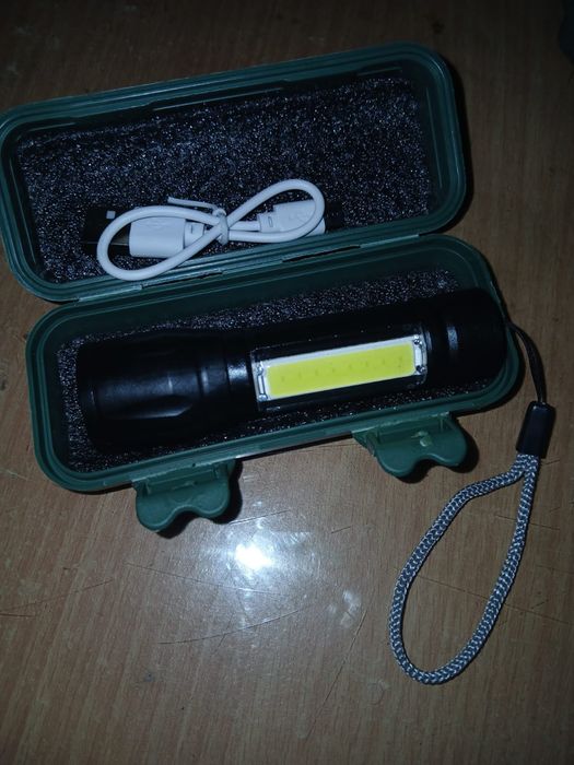 Фонарь ручной с зарядкой