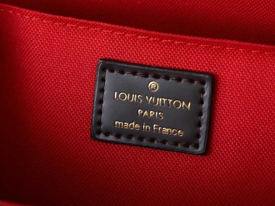 Дамска чанта Louise Vuitton
