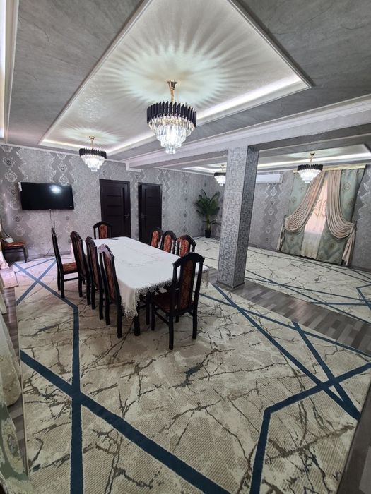 Oq tosh dacha [quyoshga yaqinda joylashgan)