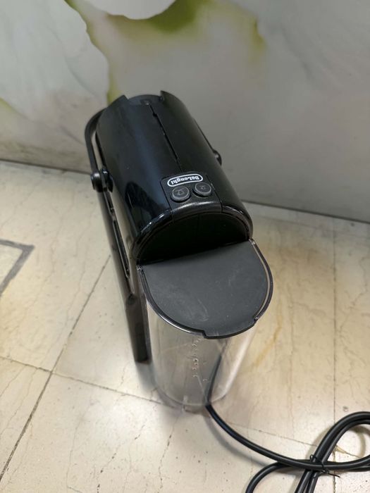 Кафемашина с капсули Nespresso Inissia Black