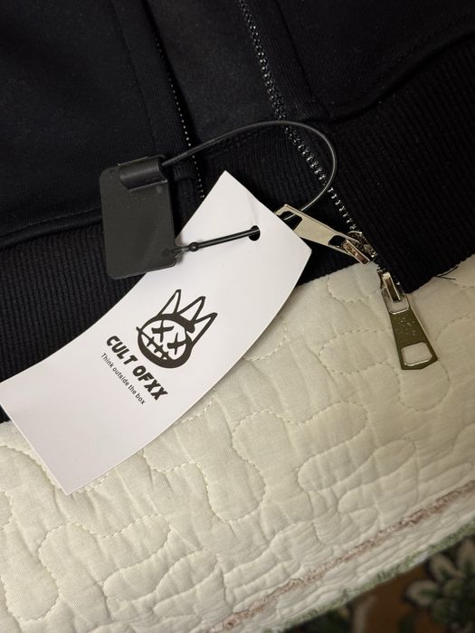 Продам черную зипку без принтов