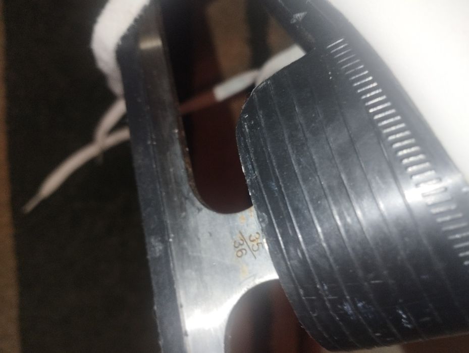 Продаю коньки новые  уральск