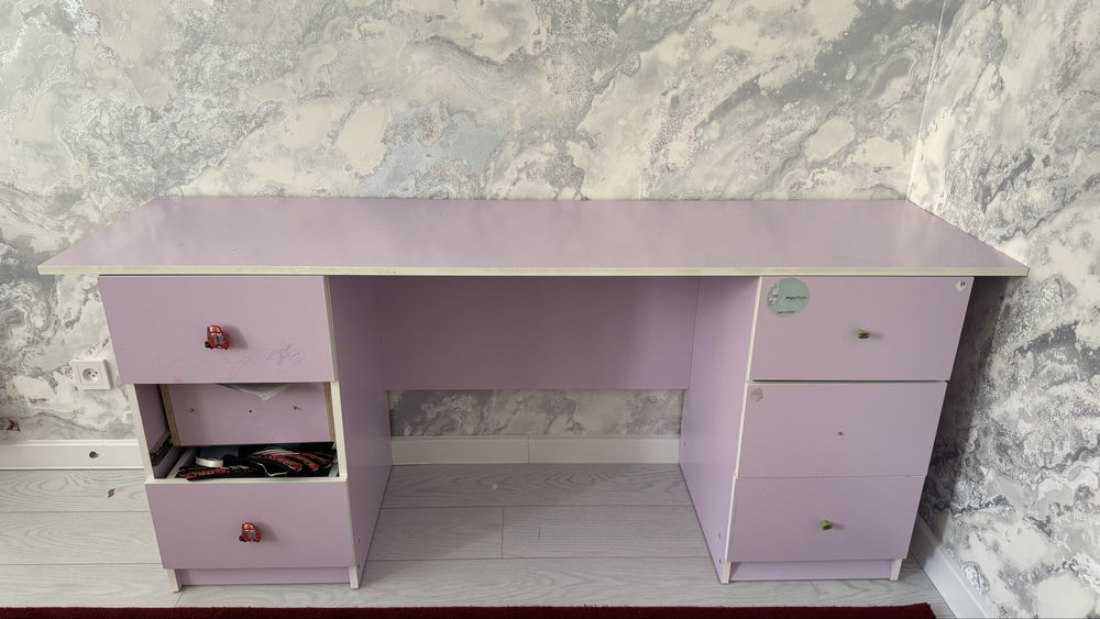 Детский писменный стол