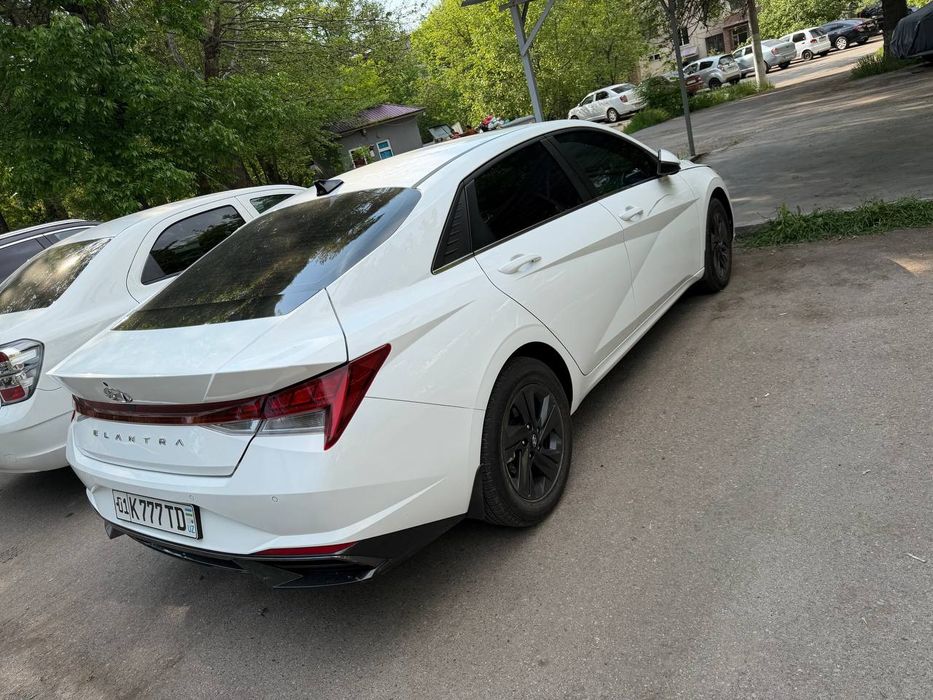 Hyundai Elantra 2022 — 4