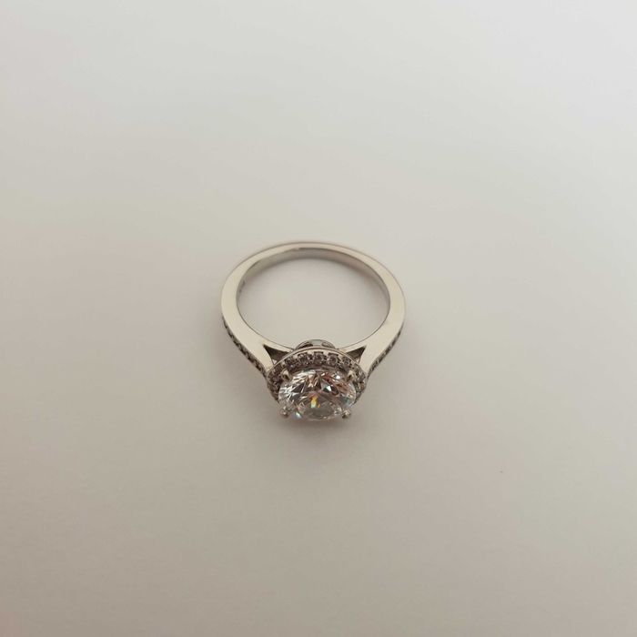 Срочно! Золотое брендовое кольцо "Swarovski". Проба 585(14К). Вес3.46г