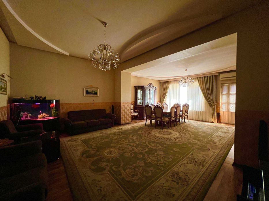 Участок 8 соток в центре.