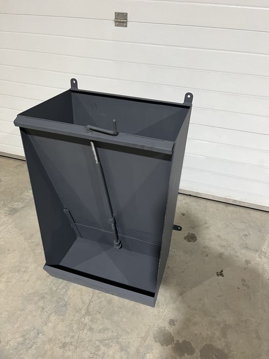 Hranitoare porci 550 lei