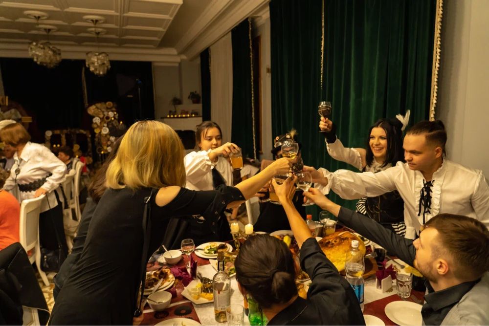 Ведущий Платон Лебедев