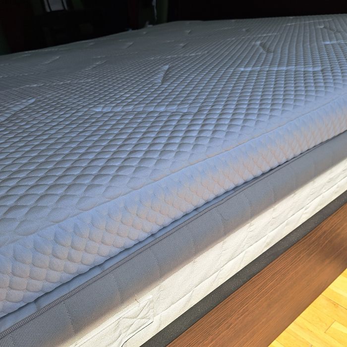 Продавам топ матрак WELLPUR, купен от ЮСК