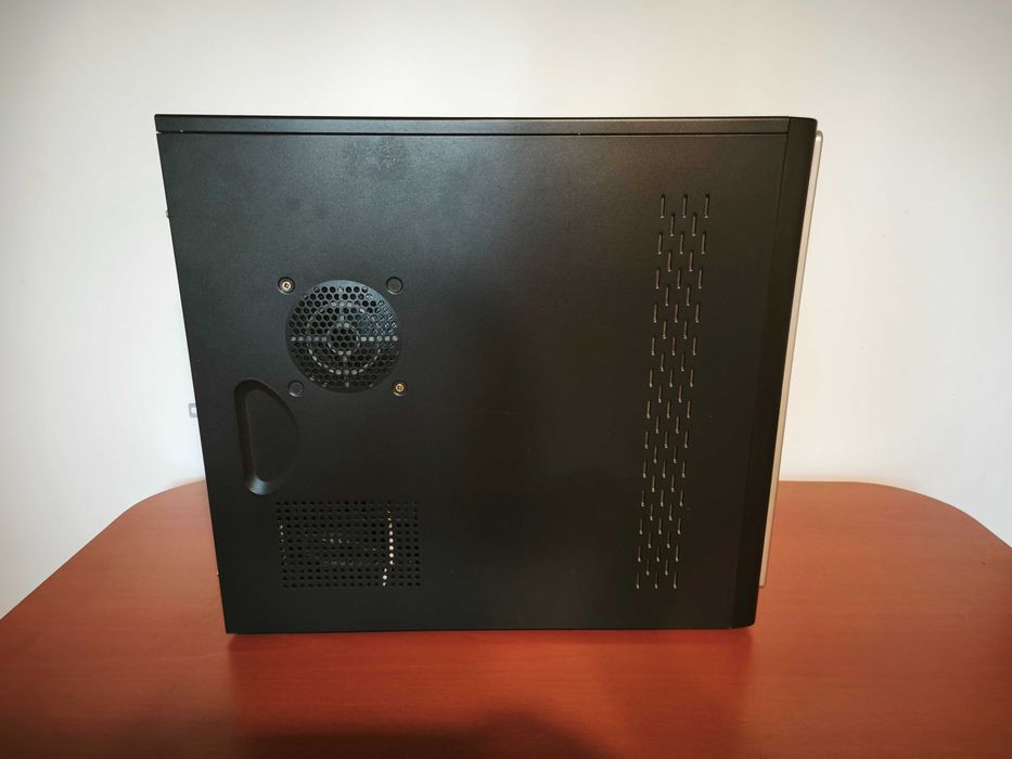 Carcasa PC ATX cu sursa USB 3.0