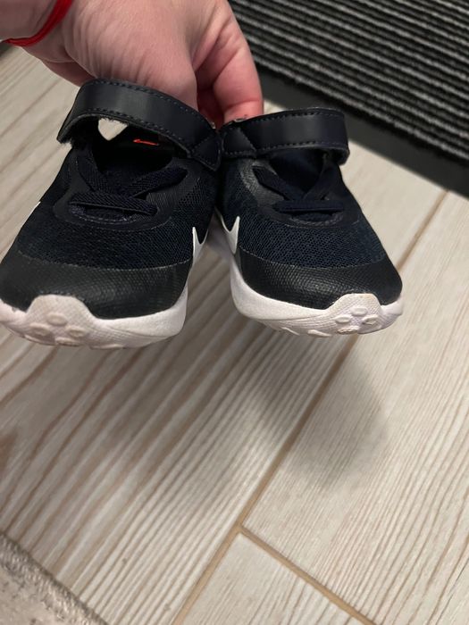 Adidasi nike marimea 21