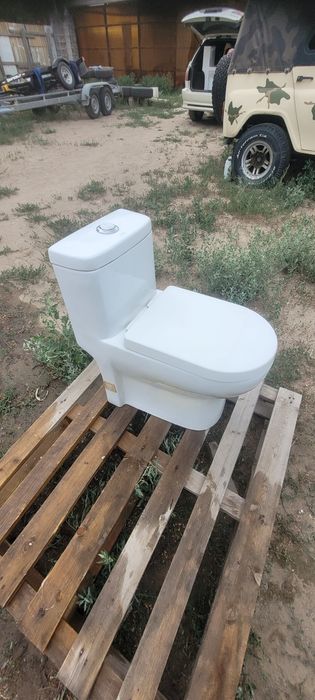 Продам унитаз монолит