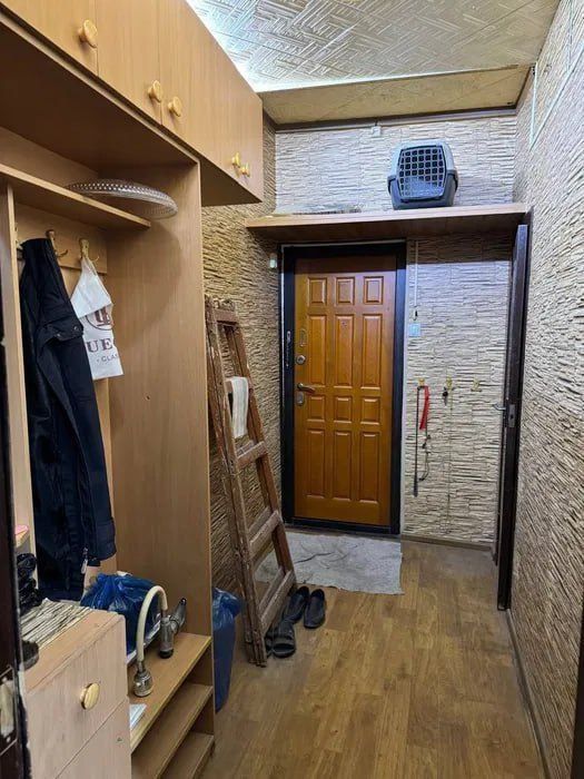 1/5/5 (5 этаж). Сергели 2. Квартира 38 м², не торцевая. Дом панельный.