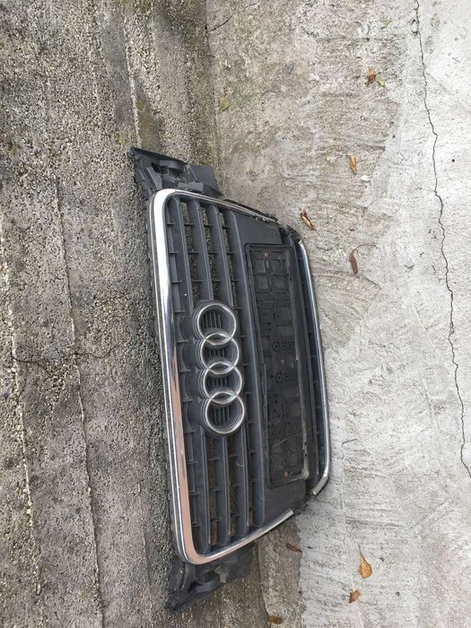 Grila din bara Audi 4 B8