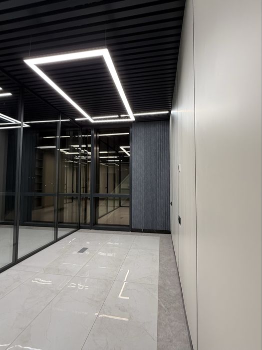 Piramit Tower ofis ijaraga 81m² |Tayyor remont | Parkovka bor | Markaz