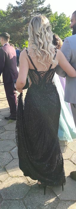 Официална черна рокля