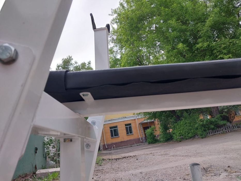 Лежак б/у для жима лёжа Hummer.