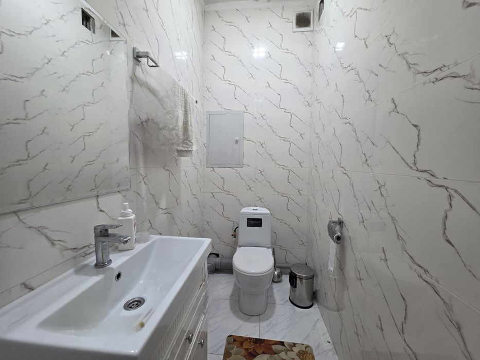 Фарғона шахар хокимяти олдида Янги курилган Дом 3х квартира