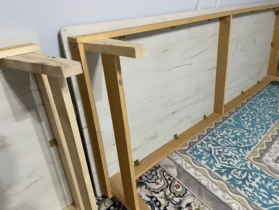 Новый стол качественный