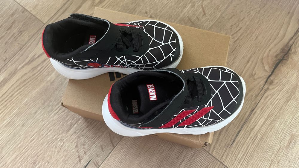 Детски маратонки adidas 23-24 номер