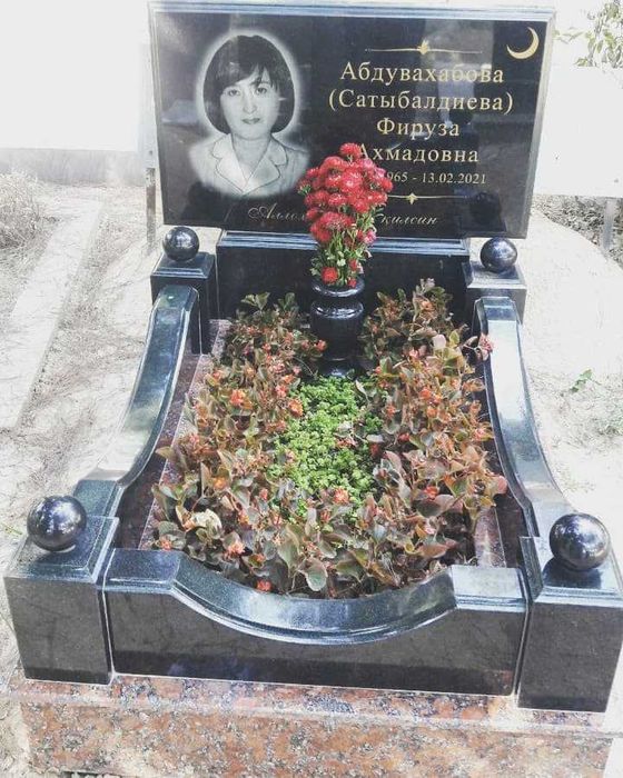 Памятники, уход за могилой