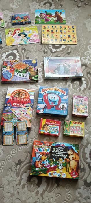 Пазлы и игры в ассортименте.