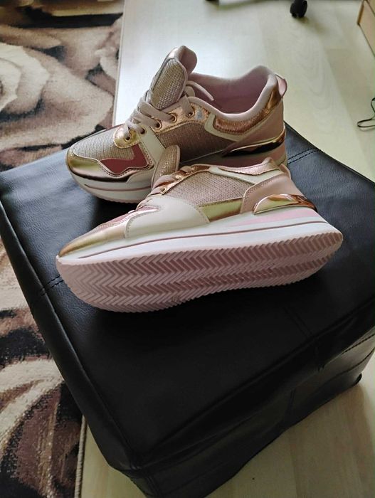 Дамски маратонки