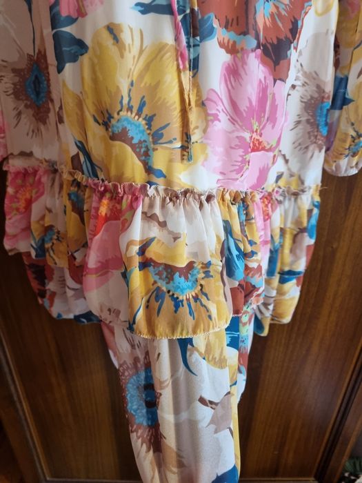 Различни дамски рокли