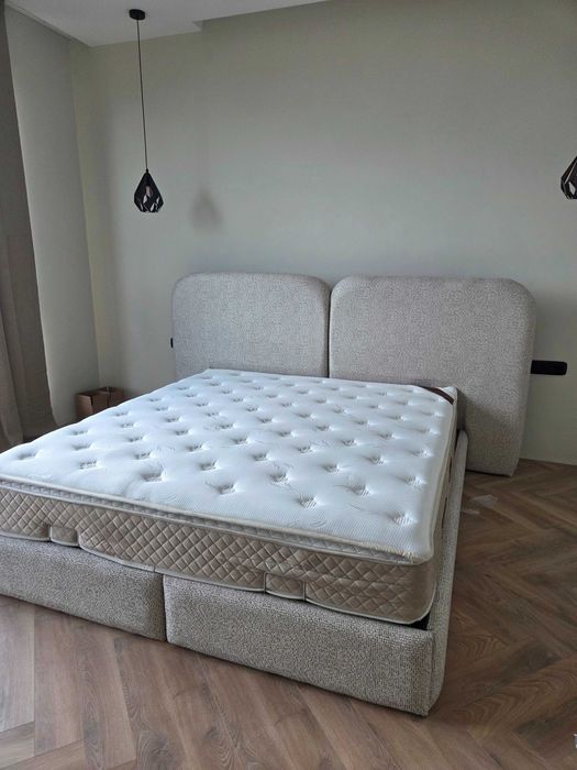 Тапицирана спалня с матрак 180/200см