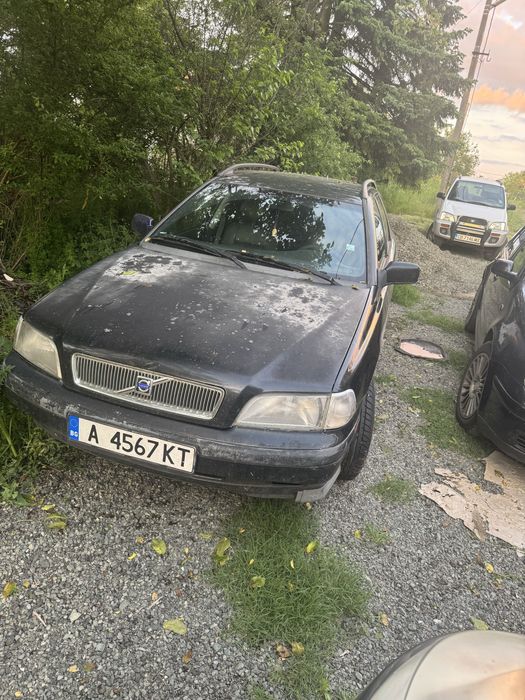 Два автомобила в движение