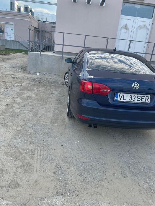 VOLKSWAGEN Jetta 2011 — imagine 3
