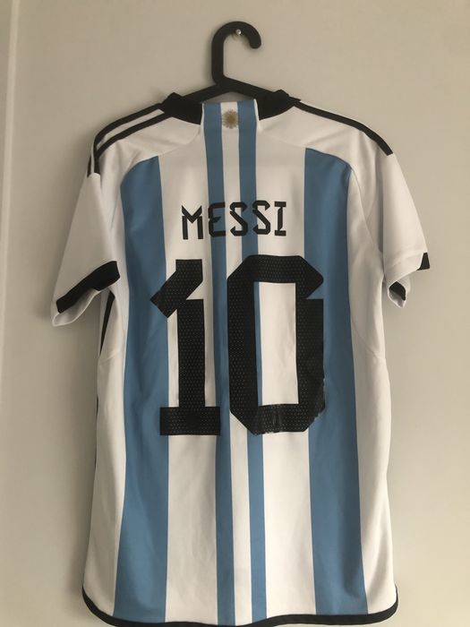 Kit pantaloni fotbal + tricou + jambiere - Messi
