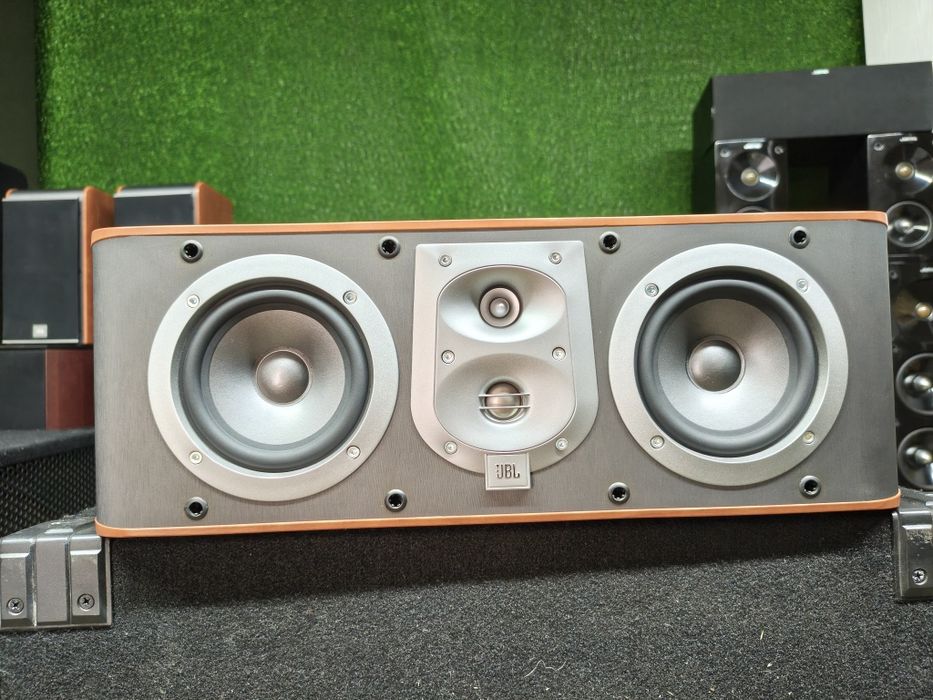 Център JBL ES-26C