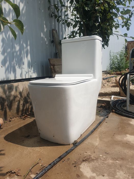 Унитаз большой и удобный