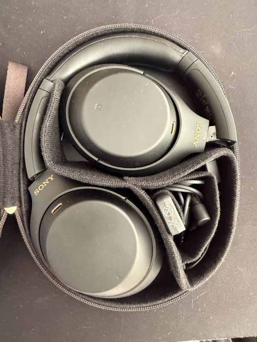 Продаю Sony WH-1000XM4