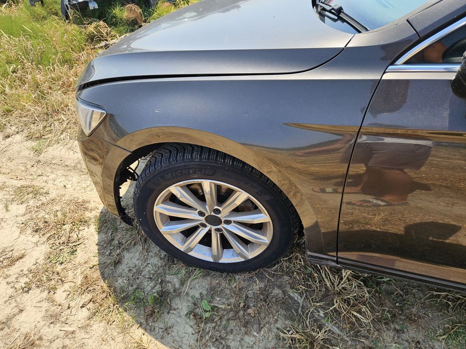 Aripa stanga fata Vw Passat B8 an 2015