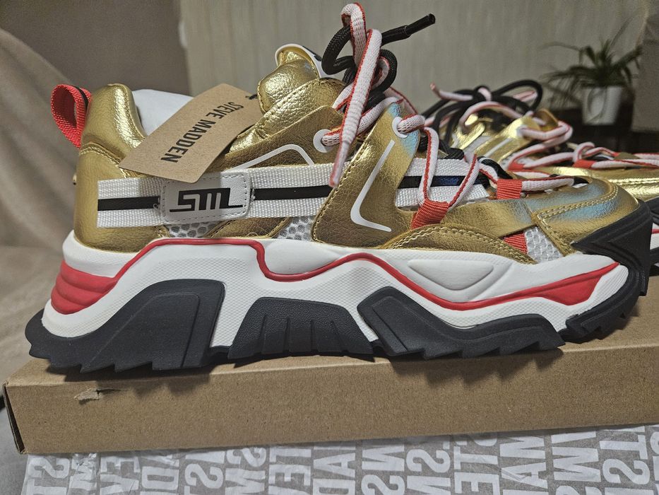 Чисто нови маратонки Steve Madden