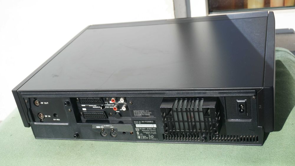 Video recorder S-VHS Panasonic NV-FS200 TBC stereo Hi-Fi
