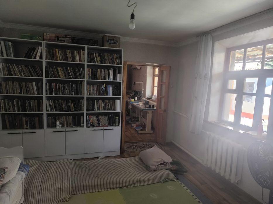 Hovli uy sotiladi